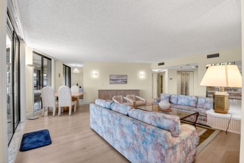Condo in Lake Worth, Florida, 2 bedrooms  № 2245456 - photo 9