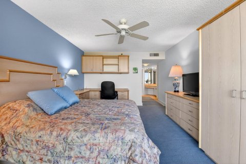 Condo in Lake Worth, Florida, 2 bedrooms  № 2245456 - photo 29