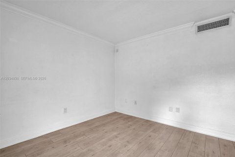 Condo in Miami, Florida, 2 bedrooms  № 2278128 - photo 3