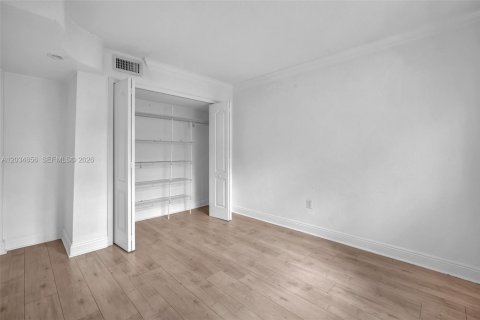 Condo in Miami, Florida, 2 bedrooms  № 2278128 - photo 8