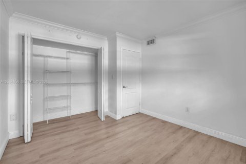 Condo in Miami, Florida, 2 bedrooms  № 2278128 - photo 16