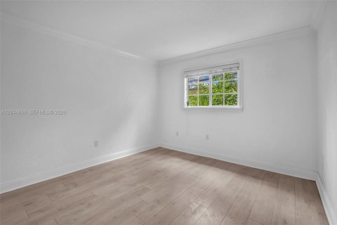 Condo in Miami, Florida, 2 bedrooms  № 2278128 - photo 11