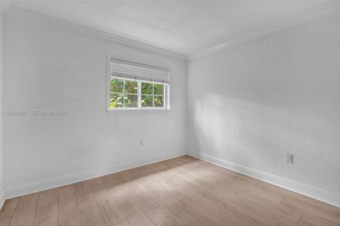 Condo in Miami, Florida, 2 bedrooms  № 2278128 - photo 14