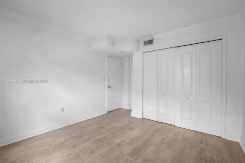 Condo in Miami, Florida, 2 bedrooms  № 2278128 - photo 10