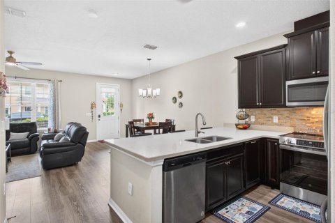 Townhouse in Kissimmee, Florida 3 bedrooms, 148.92 sq.m. № 2149368 - photo 5