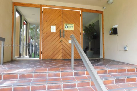 Снять в аренду кондоминиум в Майами, Флорида 3 спальни, 96.62м2, № 2027215 - фото 23