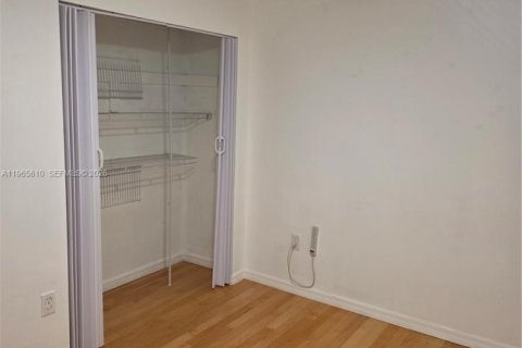 Снять в аренду кондоминиум в Майами, Флорида 3 спальни, 96.62м2, № 2027215 - фото 13