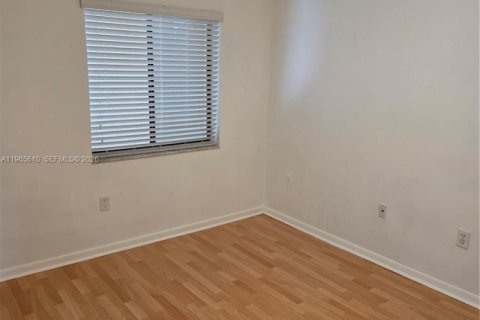 Снять в аренду кондоминиум в Майами, Флорида 3 спальни, 96.62м2, № 2027215 - фото 6