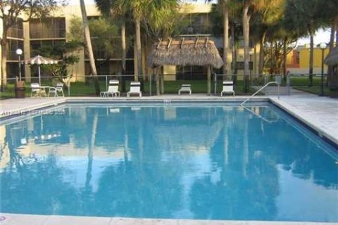 Снять в аренду кондоминиум в Майами, Флорида 3 спальни, 96.62м2, № 2027215 - фото 30