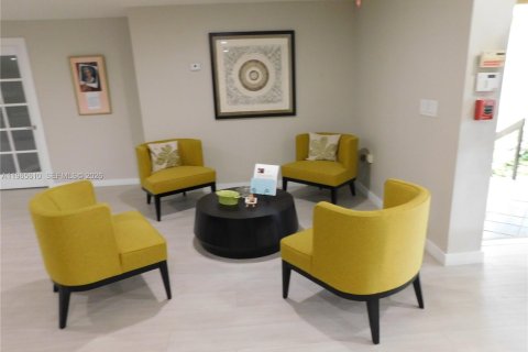 Снять в аренду кондоминиум в Майами, Флорида 3 спальни, 96.62м2, № 2027215 - фото 24