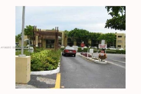 Снять в аренду кондоминиум в Майами, Флорида 3 спальни, 96.62м2, № 2027215 - фото 21