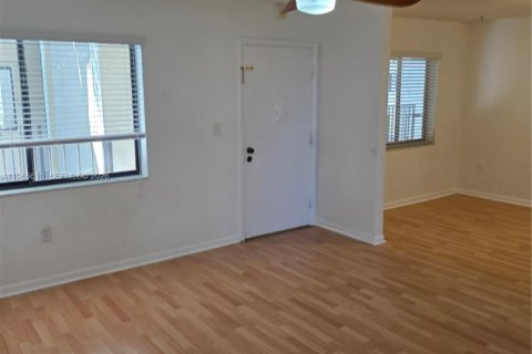 Снять в аренду кондоминиум в Майами, Флорида 3 спальни, 96.62м2, № 2027215 - фото 5