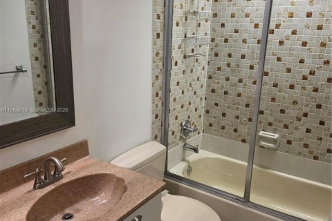 Снять в аренду кондоминиум в Майами, Флорида 3 спальни, 96.62м2, № 2027215 - фото 15