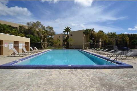 Снять в аренду кондоминиум в Майами, Флорида 3 спальни, 96.62м2, № 2027215 - фото 29