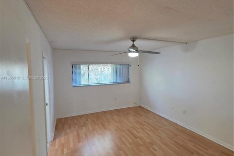 Снять в аренду кондоминиум в Майами, Флорида 3 спальни, 96.62м2, № 2027215 - фото 10