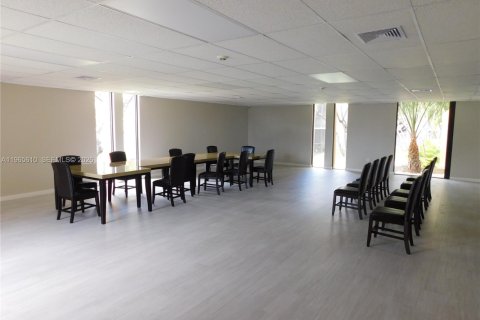 Снять в аренду кондоминиум в Майами, Флорида 3 спальни, 96.62м2, № 2027215 - фото 26