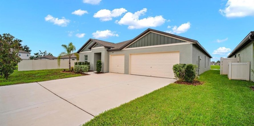 Villa ou maison à NORTH PARK ISLE à Plant City, Floride 4 chambres, 237.55 m2 № 2420196