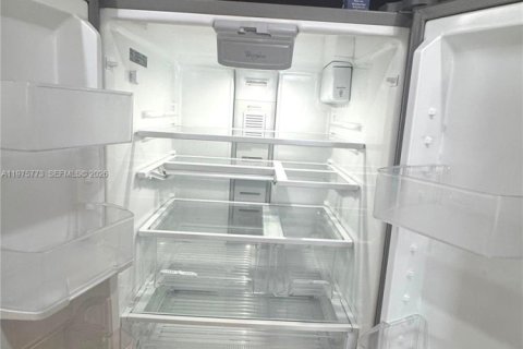 Condominio en alquiler en Miami, Florida, 2 dormitorios, 69.68 m2 № 2040680 - foto 27