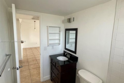 Copropriété à louer à Miami, Floride: 2 chambres, 69.68 m2 № 2040680 - photo 5