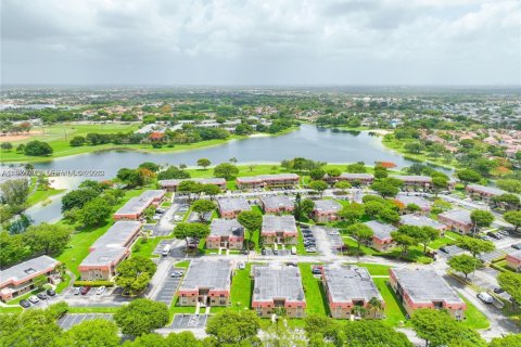 Copropriété à louer à Miami, Floride: 2 chambres, 69.68 m2 № 2040680 - photo 2