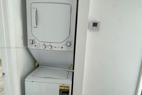 Copropriété à louer à Miami, Floride: 2 chambres, 69.68 m2 № 2040680 - photo 7