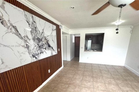 Condominio en alquiler en Miami, Florida, 2 dormitorios, 69.68 m2 № 2040680 - foto 29