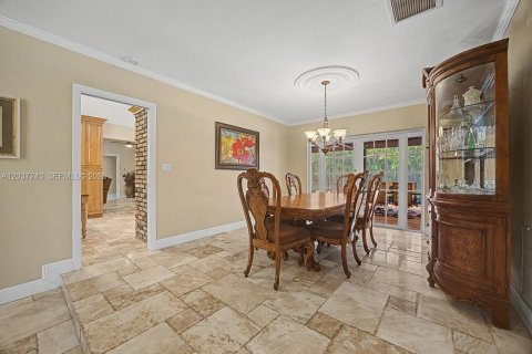 House in Palmetto Bay, Florida 4 bedrooms, 264.77 sq.m. № 2244228 - photo 13