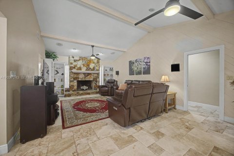 House in Palmetto Bay, Florida 4 bedrooms, 264.77 sq.m. № 2244228 - photo 7