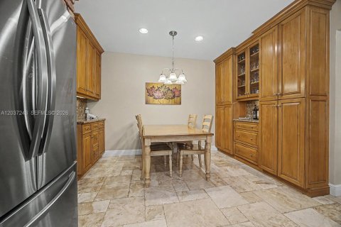 House in Palmetto Bay, Florida 4 bedrooms, 264.77 sq.m. № 2244228 - photo 18