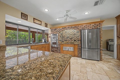 House in Palmetto Bay, Florida 4 bedrooms, 264.77 sq.m. № 2244228 - photo 15