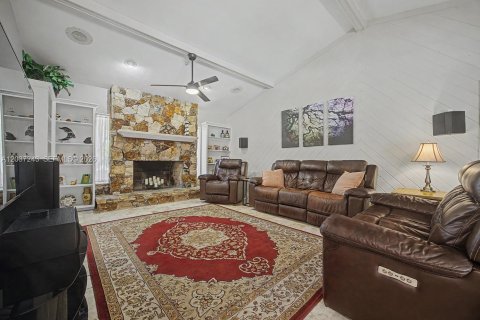 House in Palmetto Bay, Florida 4 bedrooms, 264.77 sq.m. № 2244228 - photo 10