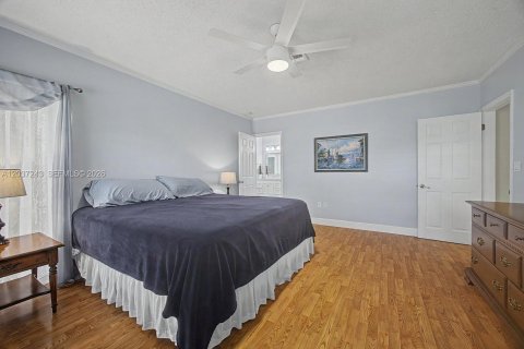 House in Palmetto Bay, Florida 4 bedrooms, 264.77 sq.m. № 2244228 - photo 22