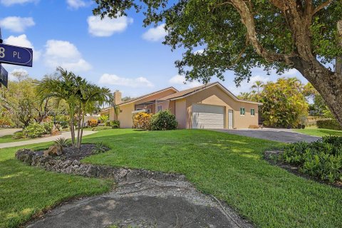House in Palmetto Bay, Florida 4 bedrooms, 264.77 sq.m. № 2244228 - photo 4