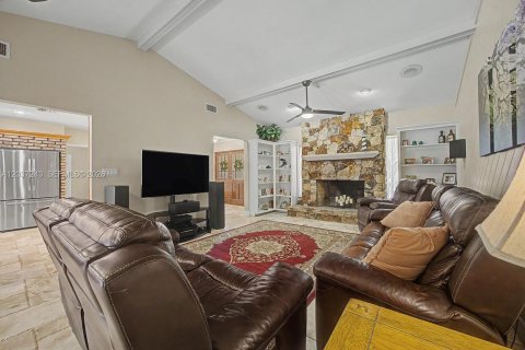House in Palmetto Bay, Florida 4 bedrooms, 264.77 sq.m. № 2244228 - photo 9