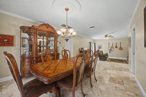House in Palmetto Bay, Florida 4 bedrooms, 264.77 sq.m. № 2244228 - photo 14