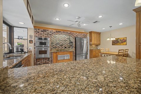 House in Palmetto Bay, Florida 4 bedrooms, 264.77 sq.m. № 2244228 - photo 16