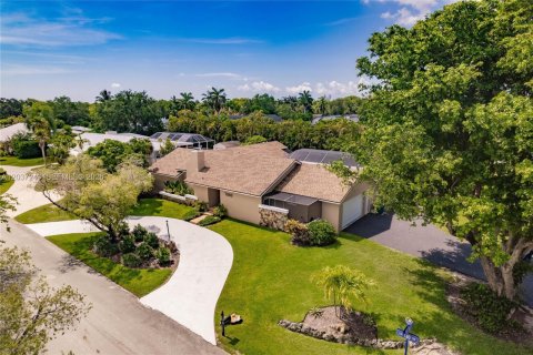 House in Palmetto Bay, Florida 4 bedrooms, 264.77 sq.m. № 2244228 - photo 2