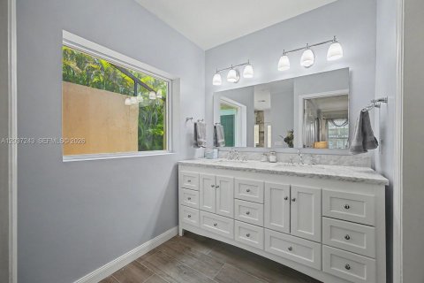 House in Palmetto Bay, Florida 4 bedrooms, 264.77 sq.m. № 2244228 - photo 23