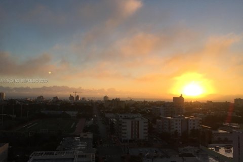 Снять в аренду кондоминиум в Майами-Бич, Флорида 1 спальня, 65.03м2, № 2000481 - фото 2