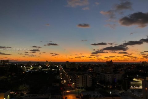 Кондоминиум с 1 спальней в Майами-Бич, Флорида № 2000481