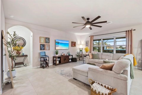 House in Punta Gorda, Florida 4 bedrooms, 194.17 sq.m. № 1721074 - photo 6