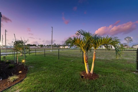 House in Punta Gorda, Florida 4 bedrooms, 194.17 sq.m. № 1721074 - photo 25