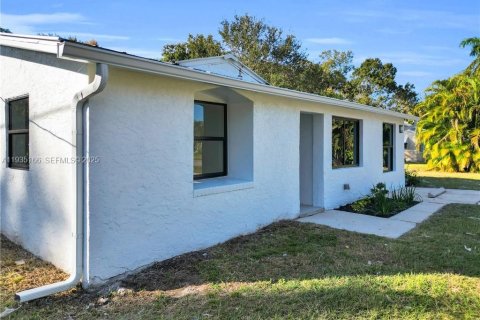 Купить виллу или дом в Форт Майерс, Флорида 4 спальни, № 1993321 - фото 5