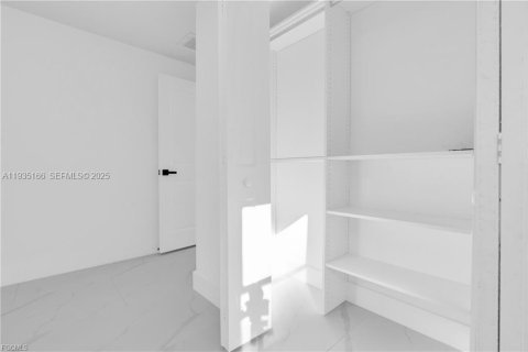 Купить виллу или дом в Форт Майерс, Флорида 4 спальни, № 1993321 - фото 13