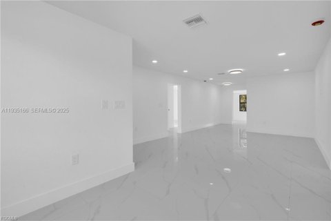 Купить виллу или дом в Форт Майерс, Флорида 4 спальни, № 1993321 - фото 17