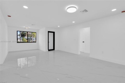 Купить виллу или дом в Форт Майерс, Флорида 4 спальни, № 1993321 - фото 16