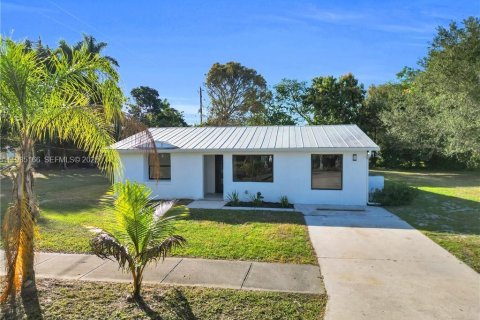 Купить виллу или дом в Форт Майерс, Флорида 4 спальни, № 1993321 - фото 1