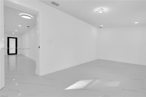 Купить виллу или дом в Форт Майерс, Флорида 4 спальни, № 1993321 - фото 11