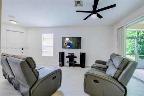 House in Port St. Lucie, Florida 3 bedrooms, 131.74 sq.m. № 1768239 - photo 9