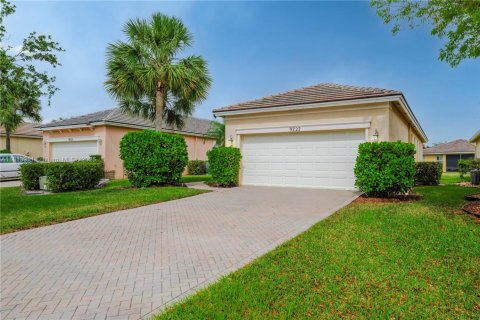 House in Port St. Lucie, Florida 3 bedrooms, 131.74 sq.m. № 1768239 - photo 1